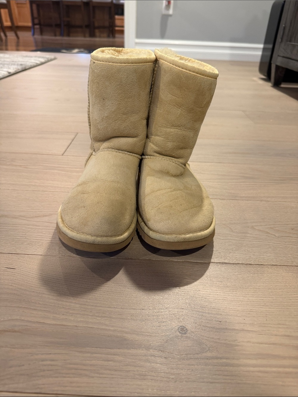 UGG Classic Short Shearling Boots - Taupe/Sand